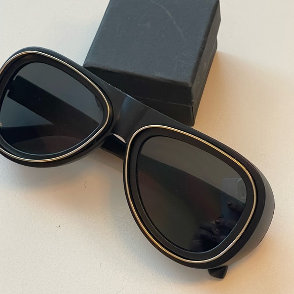 Black & Silver Aviator Style Sunglasses - Picture 6 of 11